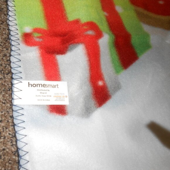 HOMESMART PLUSH REVERSIBLE BLANKET THROW SNOWMAN SLED TOYS DESIGN ⛄ 72X55" NWOT - Picture 2 of 9